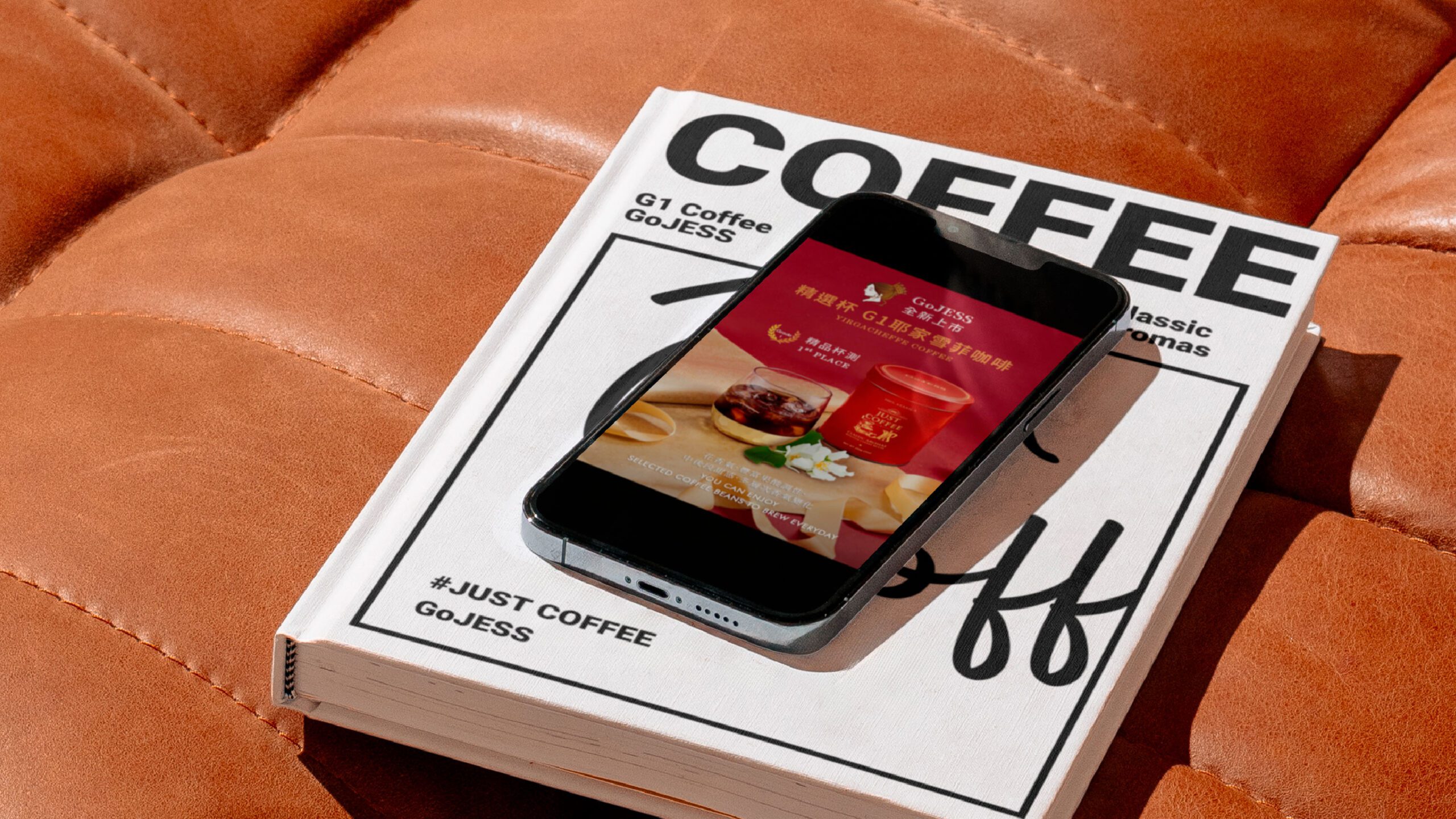 GoJESS 咖啡海報設計呈現在手機裝置中，展示數位應用效果